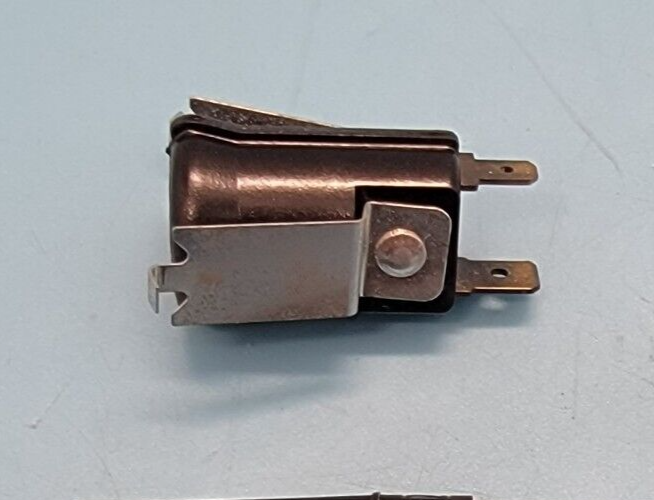Genuine Dryer Whirlpool Light Socket Part#W10136369
