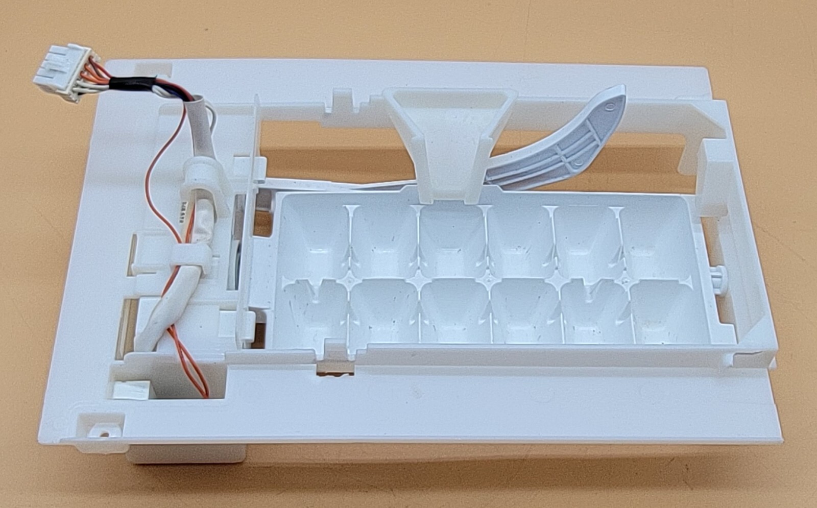 Genuine Refrigerator LG Ice Maker Part#MJH618647.