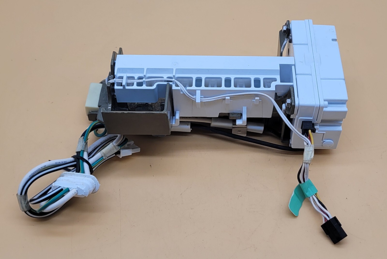 Genuine Refrigerator Whirlpool Ice Maker Part#W10498261