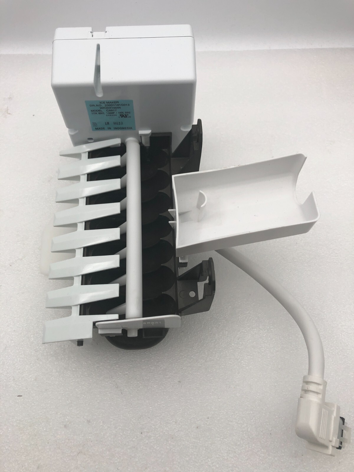 Genuine Kenmore Refrigerator Ice Maker Part#WRX10044 200D1181G013