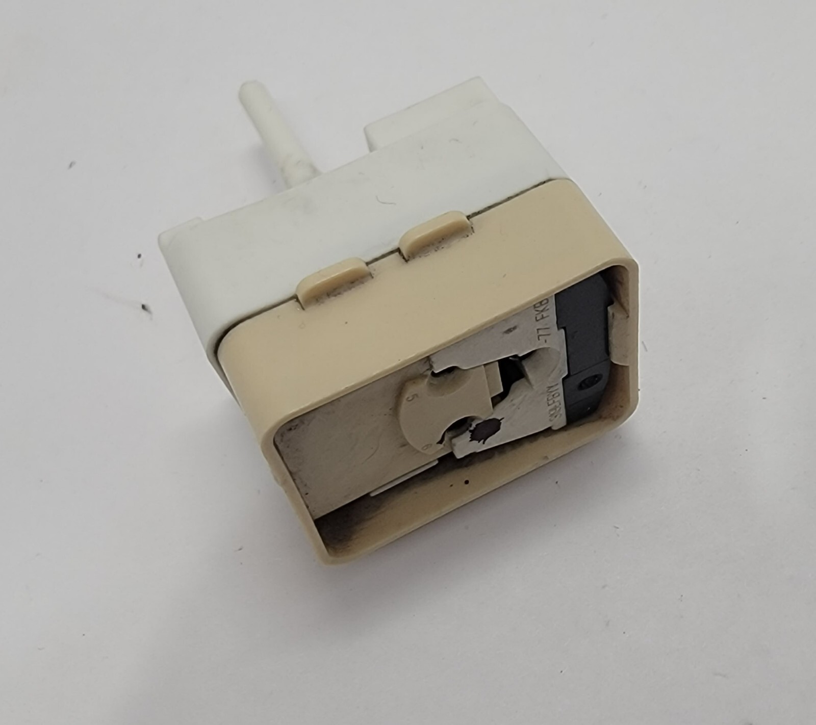 Genuine Refrigerator Whirlpool Start Relay Part#2225785