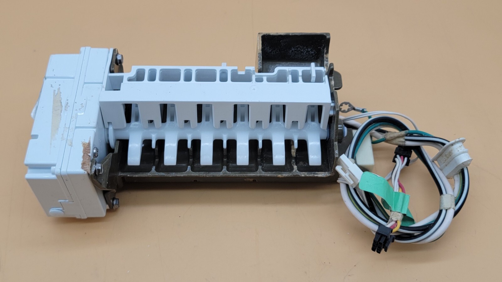 Genuine Refrigerator Whirlpool Ice Maker Part#W10498261