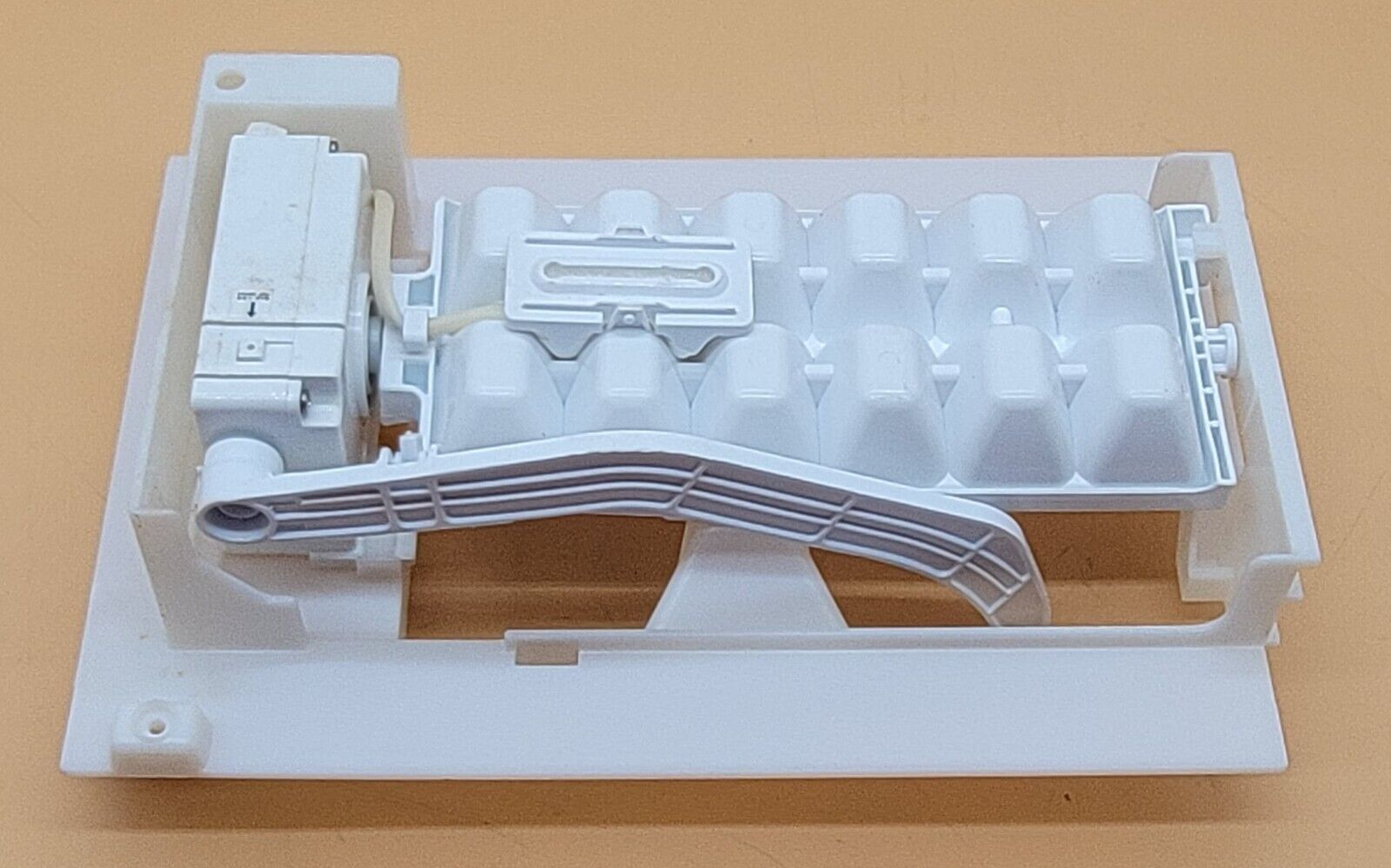 Genuine Refrigerator LG Ice Maker Part#MJH618647.