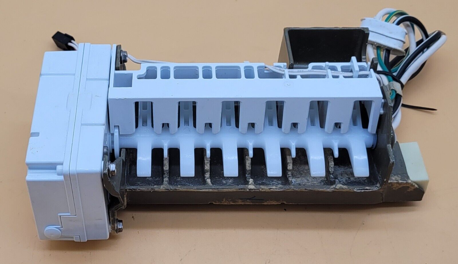 Genuine Refrigerator Whirlpool Ice Maker Part#W10498261