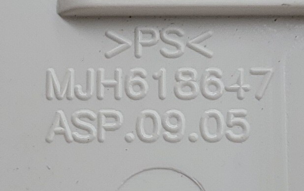 Genuine Refrigerator LG Ice Maker Part#MJH618647